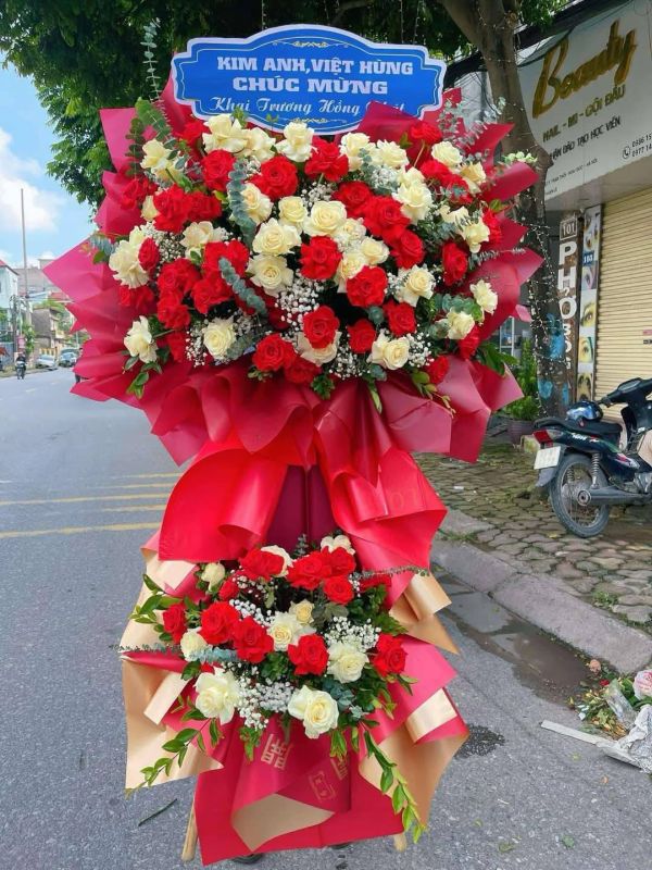 kệ hoa khai trương