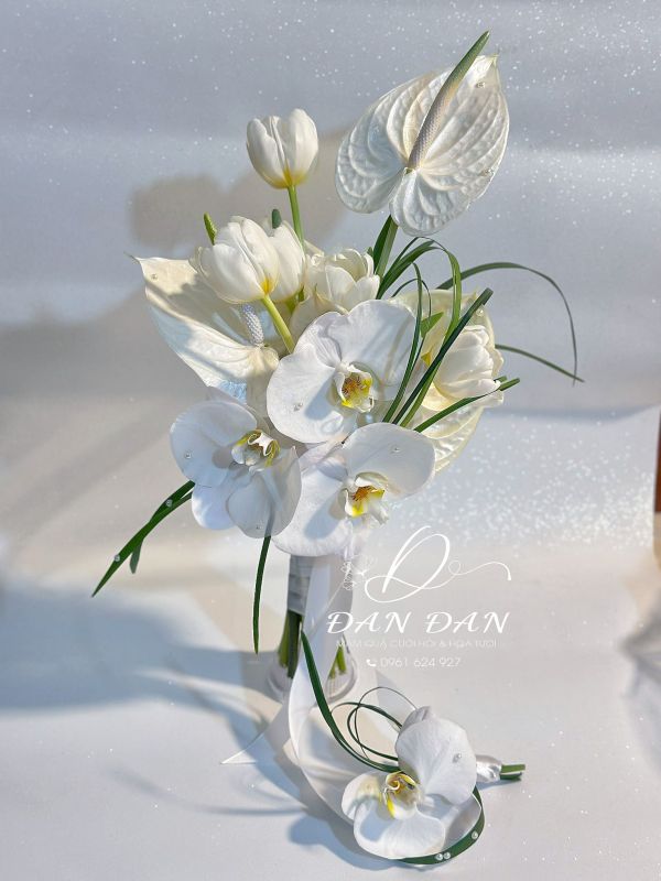 Hoa cưới cầm tay màu trắng