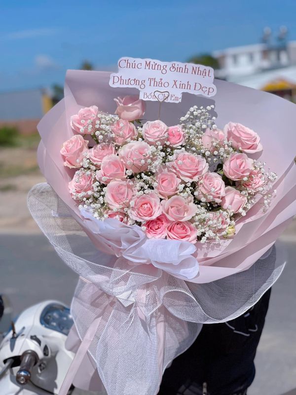 Hoa sinh nhật màu kem