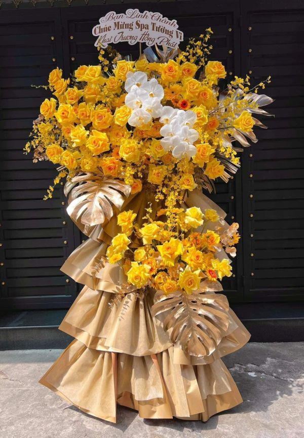Kệ hoa khai trương màu vàng
