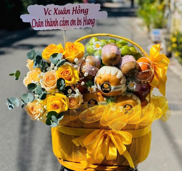 Giỏ hoa trái cây tông màu vàng