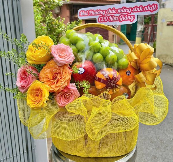 Giỏ hoa trái cây tông màu vàng cam