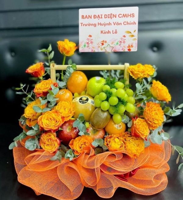 Giỏ hoa trái cây tông màu cam