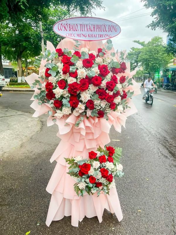 Kệ hoa hồng khai trương