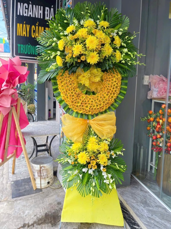 Hoa chia buồn màu vàng