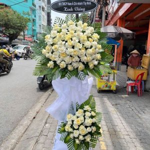 Kệ Hoa Chia Buồn Trắng Kem – Lời Chia Xa