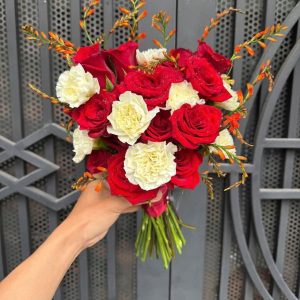 Bó Hoa Cưới Đỏ Kem – Rực Rỡ Ngày Chung Đôi