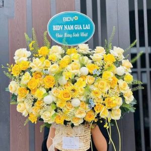 Giỏ hoa Nắng Vàng Thịnh Vượng phối hồng vàng, cúc ping pong và lan vũ nữ