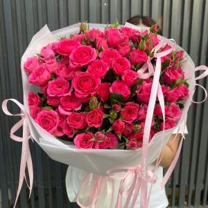 Bó hoa Ngàn Lời Thương gồm hoa hồng chùm màu hồng đậm